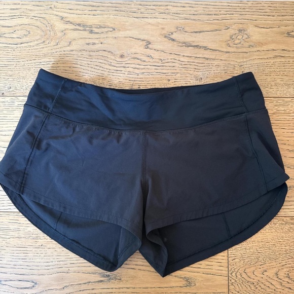Lululemon athletica Low Rise Speed Up shorts black 2.5 inch - Picture 2 of 3